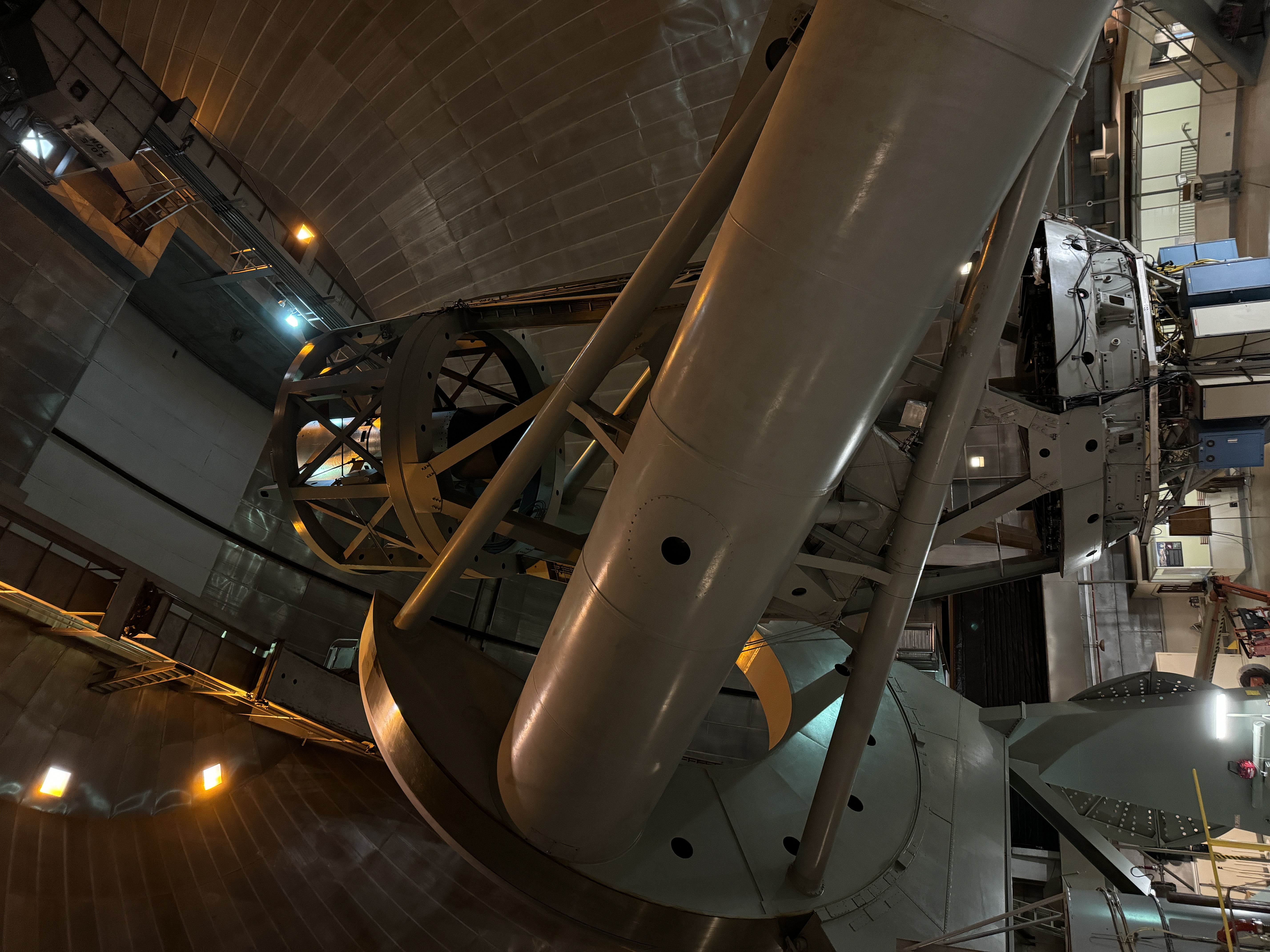 Image of the Hale 200in telescope.